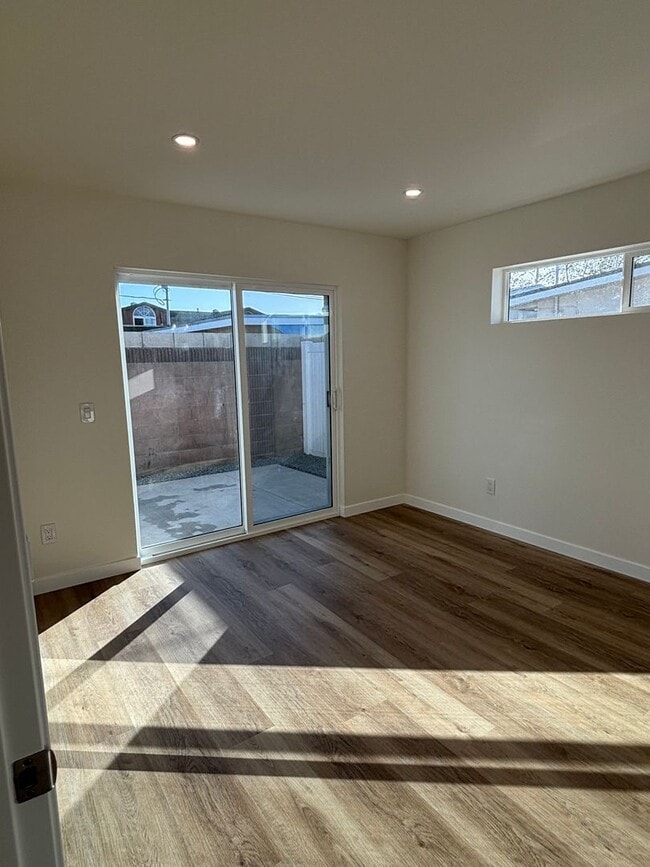 Building Photo - Contemporary 3 Bedroom Duplex with Washer Dryer and Mini Split AC