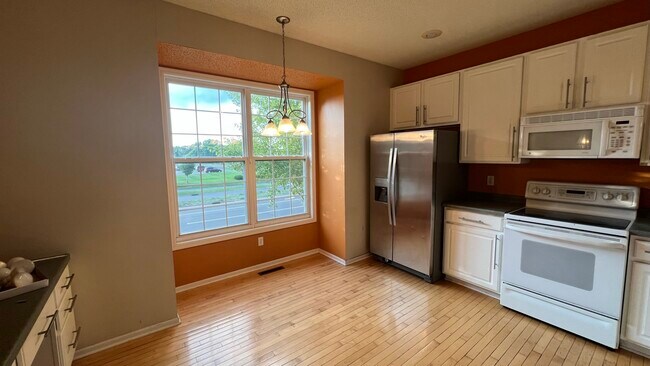 Building Photo - 7866 Old Carriage Ct