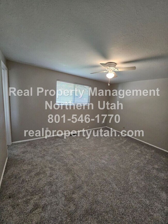 Building Photo - Lovely 5 Bedroom Home in Layton Available Now!