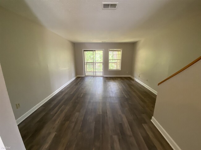 Building Photo - 2 br, 2.5 bath Townhome - Avery Close