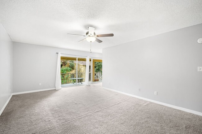 Building Photo - Affordable 3/2 in the Heart of Town And Co...