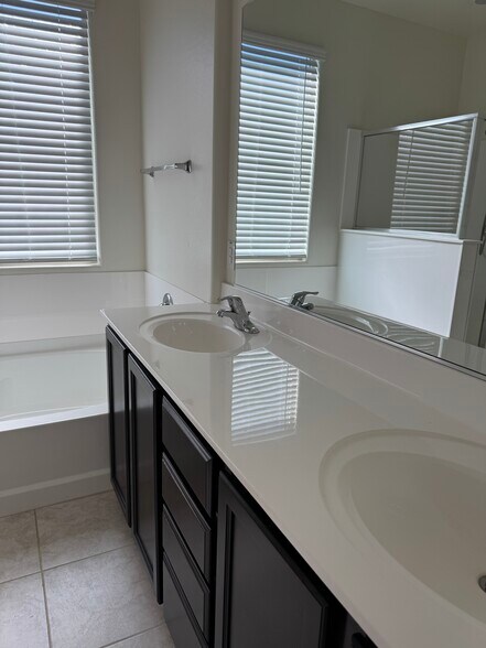 Building Photo - 9431 E Static Ave