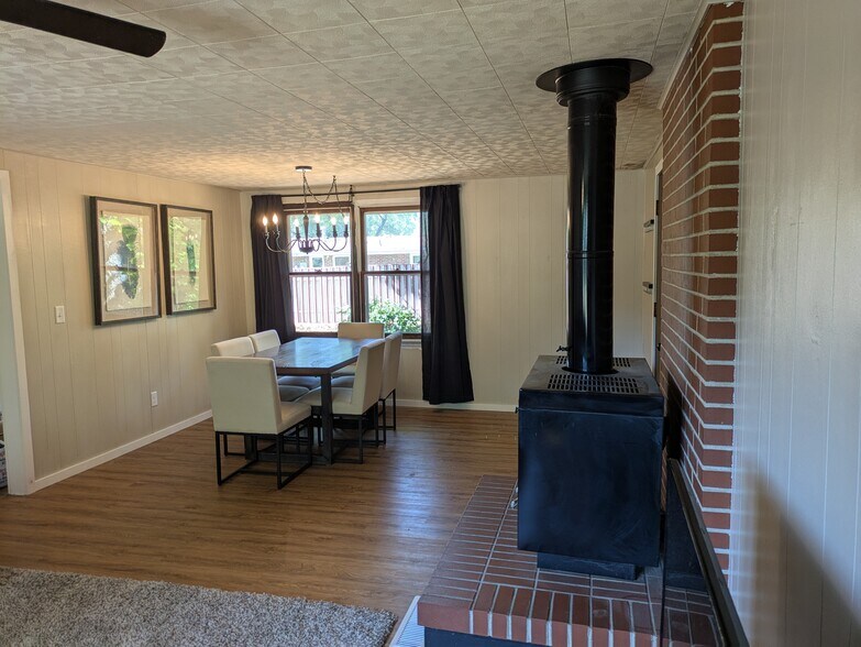 Building Photo - 3307 N Brooks Ln