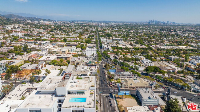 Building Photo - 1100 Alta Loma Rd