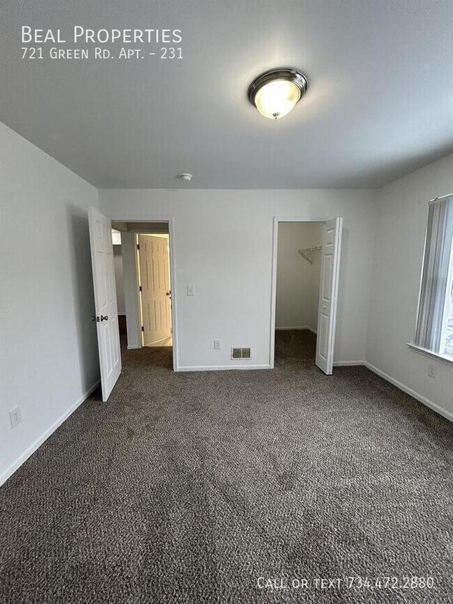 Building Photo - 721 Green Rd