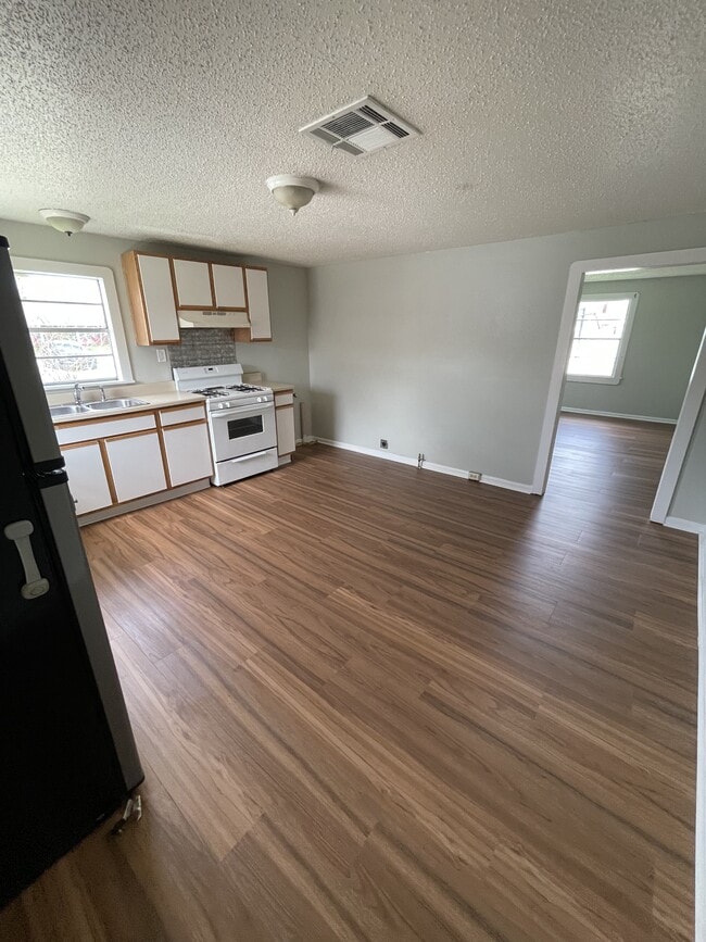 Building Photo - 2107 Montesquieu St