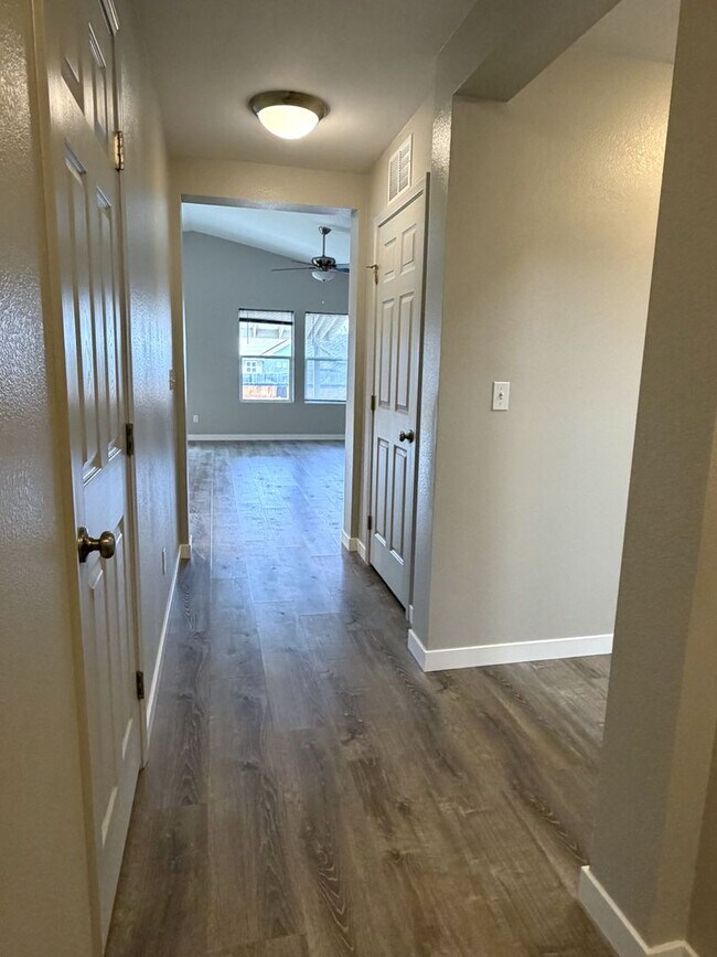 Building Photo - Beautiful 3 bed 2 bath home with flex room in Nampa just off Ustic and Middleton