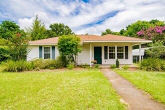 Building Photo - Close to UWF!