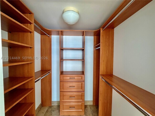 Building Photo - 1331 Brickell Bay Dr