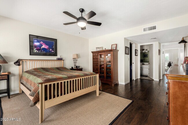 Building Photo - 1012 E Wagon Wheel Dr