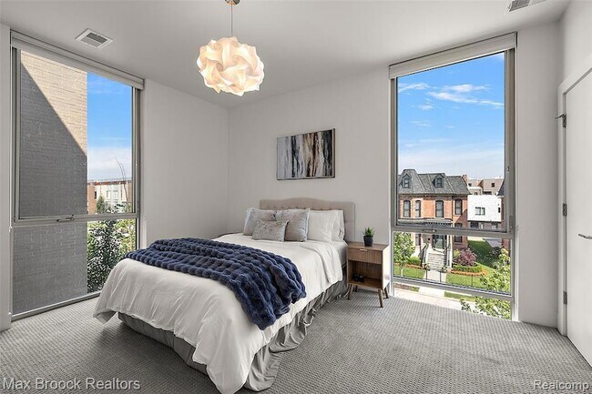 Building Photo - 284 Alfred St