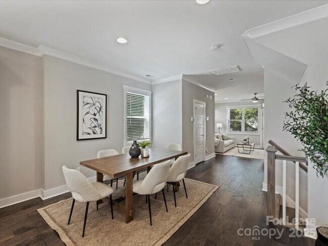 Building Photo - 1615 Chatham Ave