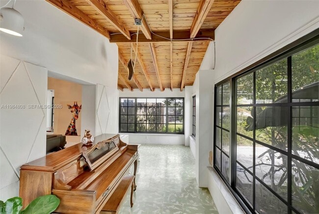 Building Photo - 1224 NE 182nd St