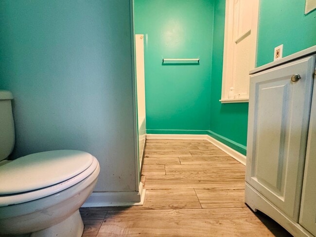 Building Photo - 3621 Sackett Ave