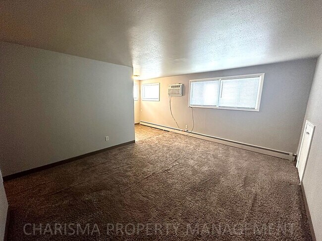 Building Photo - 2 BD, 1 BA LOCATED NEAR DOWNTOWN SIOUX FALLS