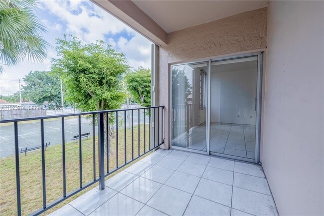 Building Photo - 1900 W 68th St