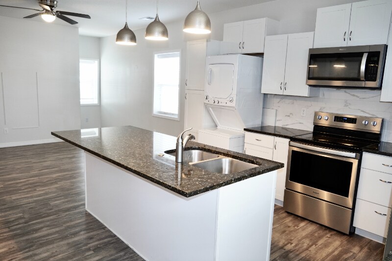 Building Photo - 2310 E St Vrain St