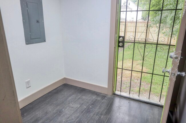 Building Photo - 1121 N Dearborn St