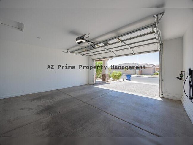 Building Photo - 4607 S 111th Dr