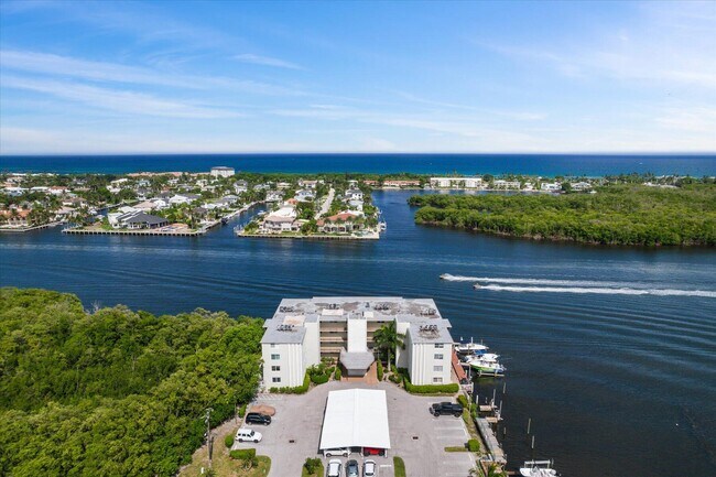 Building Photo - 689 NE 6th Ct