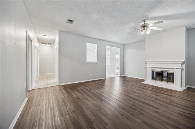 Building Photo - 3933 Parkhaven Dr