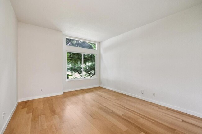 Building Photo - Charming 2BR / 2BA Condo with Patio & Garage in Half Moon Bay