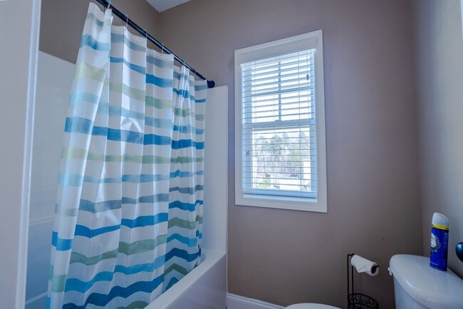 Building Photo - 5773 Highland Grove Dr