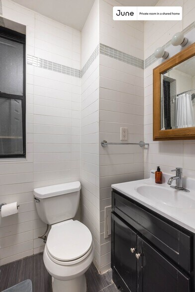 Building Photo - Private bedroom in 2 bed/1 bath Home