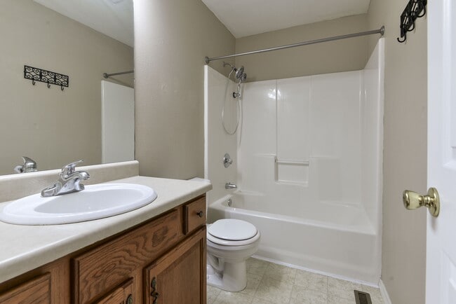 Building Photo - 325 Tall Oaks Dr