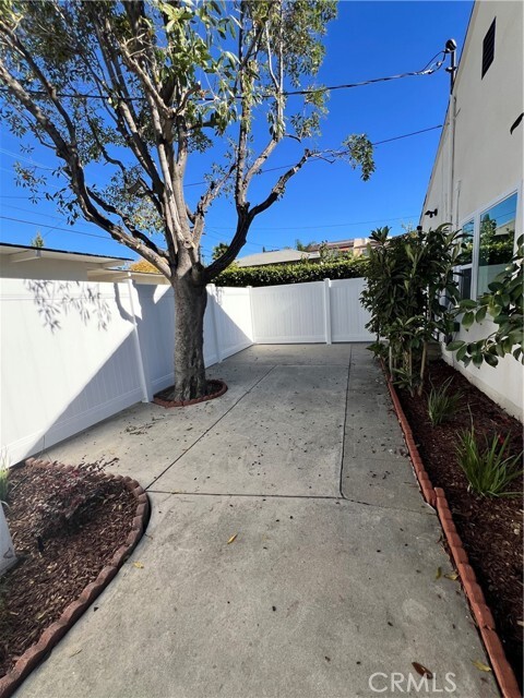 Building Photo - 635 Palm Dr