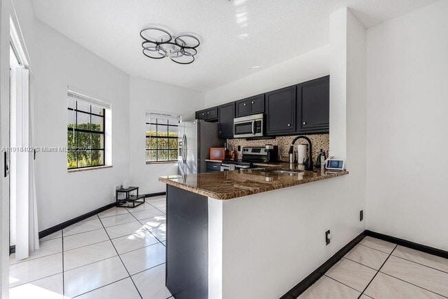 Building Photo - 6641 Via Regina