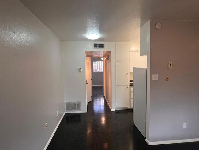 Building Photo - 816 Ortiz Dr SE