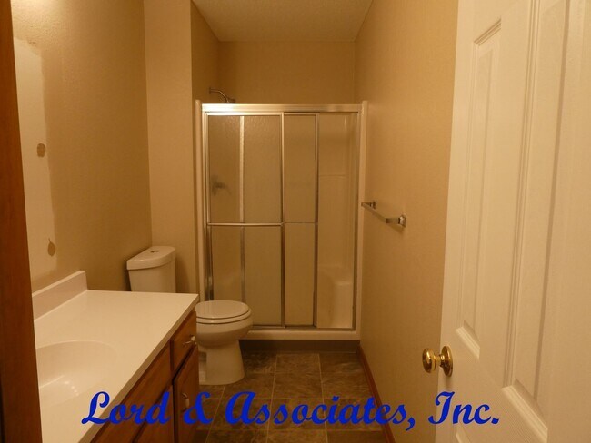Building Photo - 318 Lois Ln