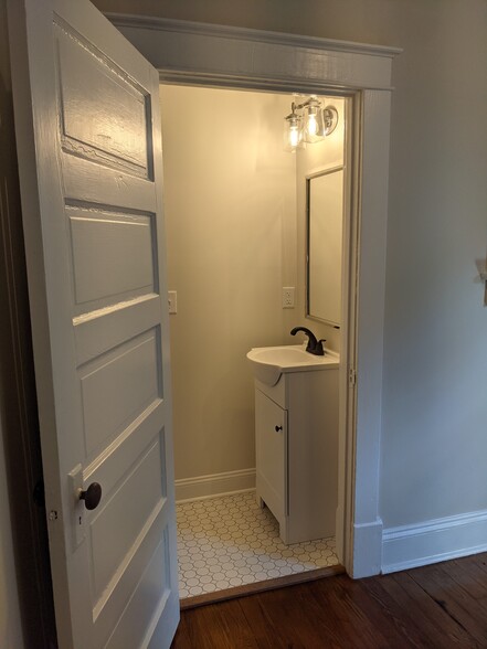 Master bathroom - 802 Mansfield Ave