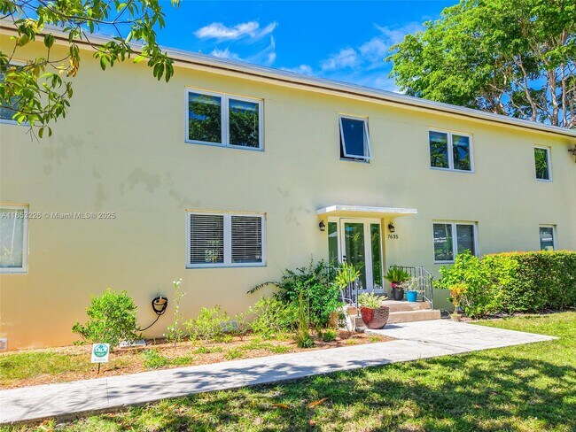 Building Photo - 7635 SW 56th Ave
