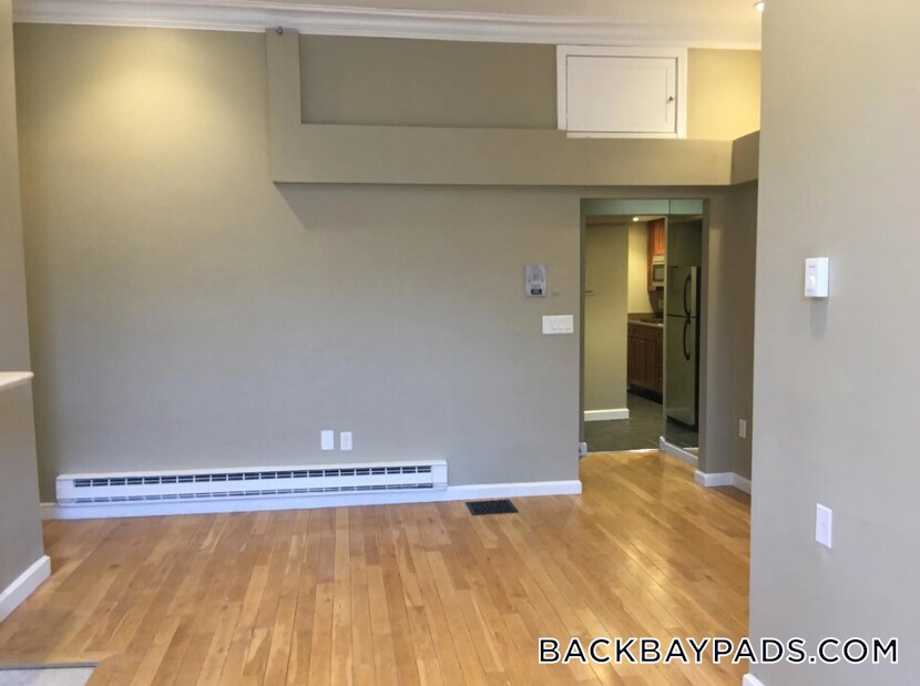 Building Photo - 113 Beacon St