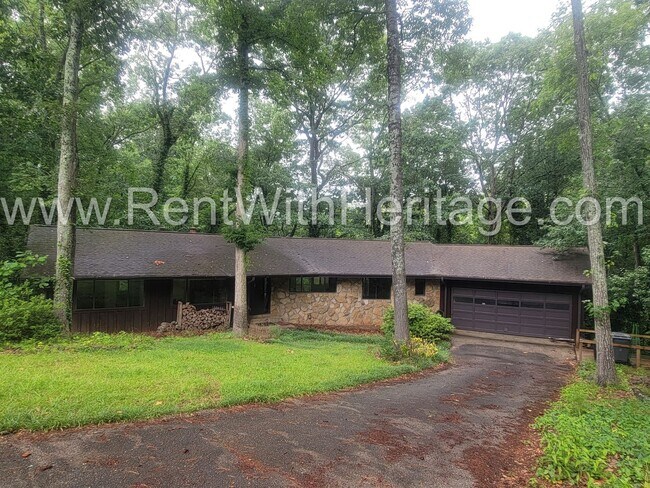 Building Photo - Charming Cabin Style Home on 1.3 Acres / Finished Basement / Great Location