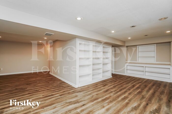 Building Photo - 112 Kettering Bend