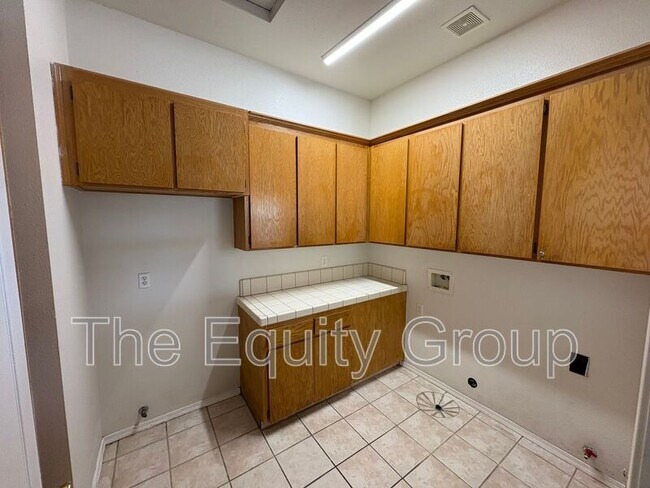 Building Photo - 1040 N Sumter Ct