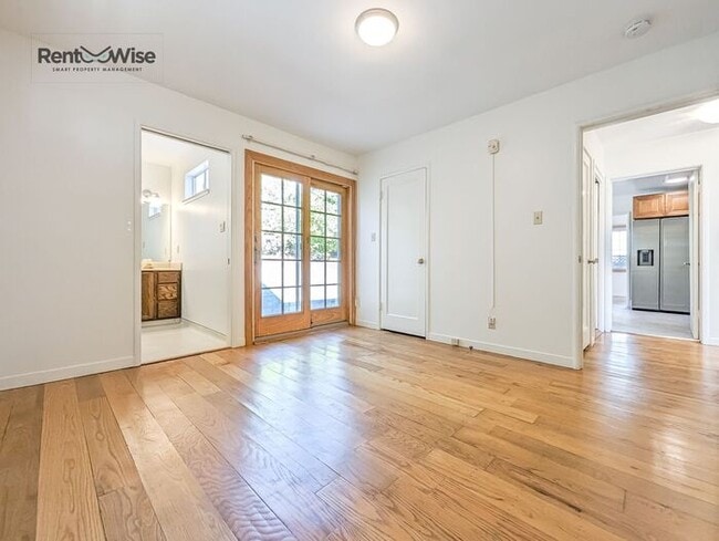 Building Photo - 3016 Del Ray St