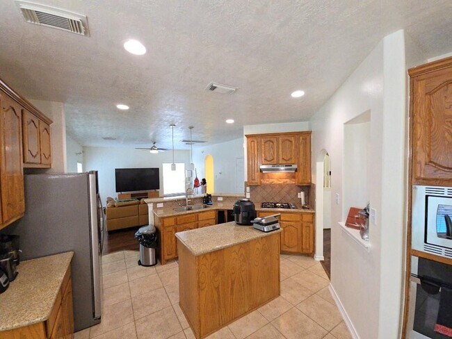 Building Photo - 16514 Bluff Springs Dr