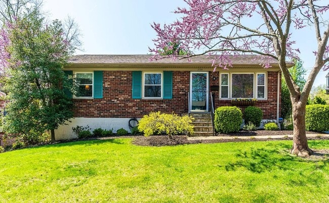 Building Photo - 1124 Greentree Ct