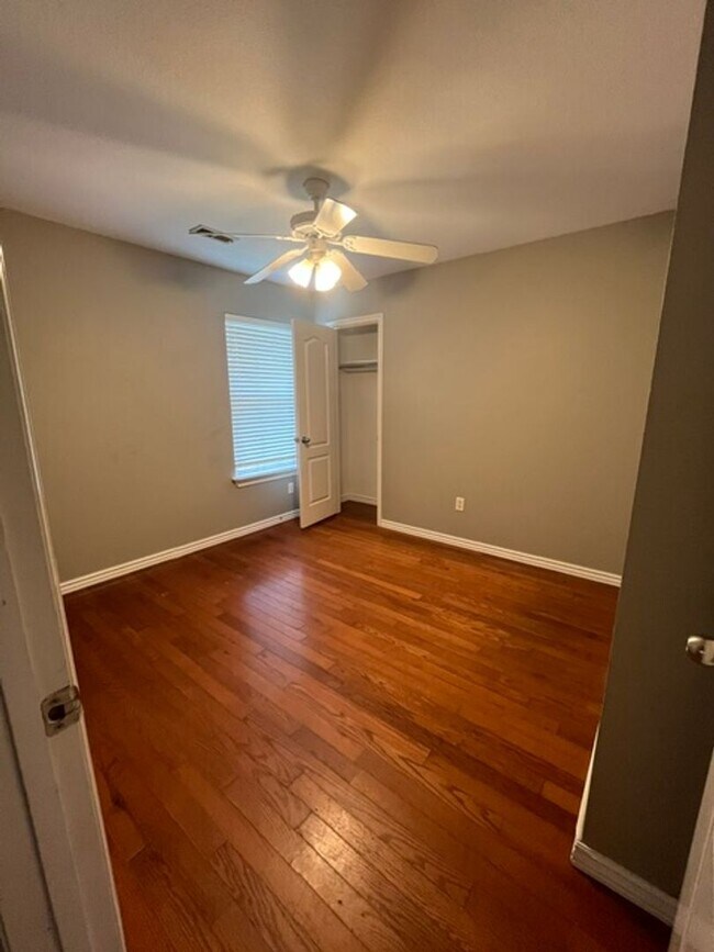 Building Photo - Great Location in Bentonville!