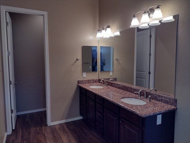 Building Photo - 5537 N Kerwood Loop