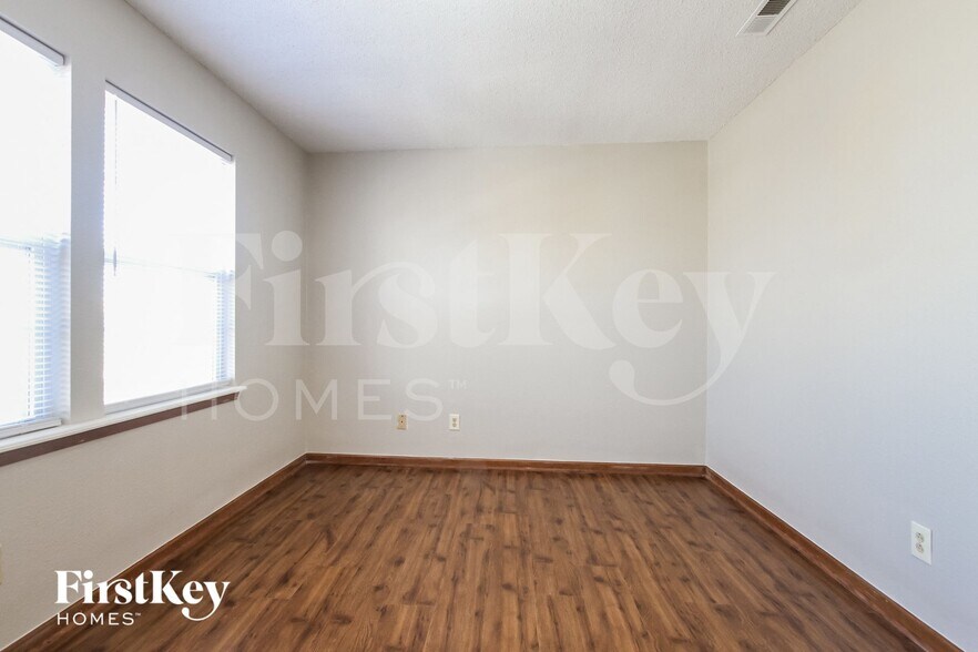 Building Photo - 301 Sunbeam Ln