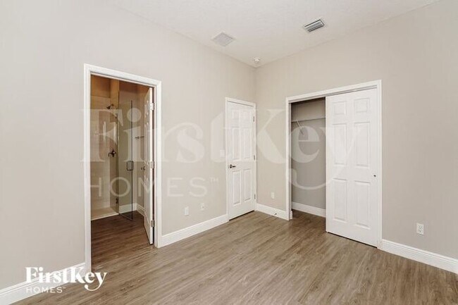 Building Photo - 740 Lavender St SE
