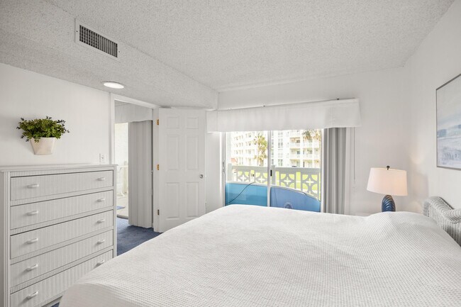 Building Photo - 909 Santa Rosa Blvd