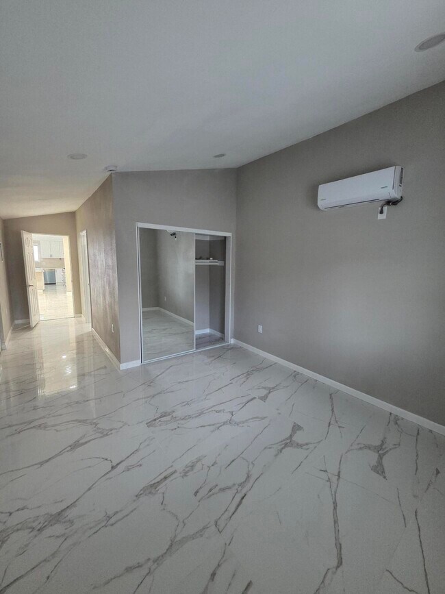 Building Photo - 52641 Avenida Martinez