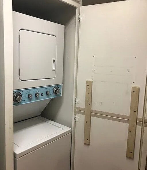 Building Photo - 15000 Downey Ave