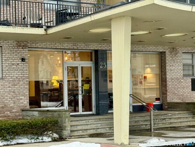 Building Photo - 25 Cartright St